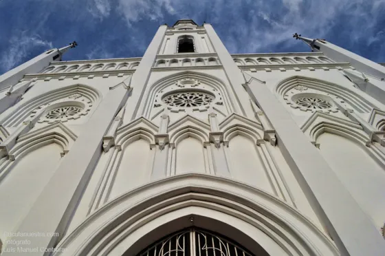 Detalle Iglesia de San Luís en el barrio San Luís en Cúcuta, se aprecia su estilo gótico