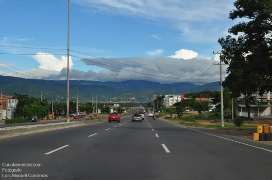 Autopista Internacional que une a las ciudades Cúcuta y Villa del Rosario (Colombia) con San Antonio (Veneztelal