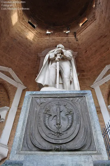 Escultura del libertador Simón Bolívar en el Templo Histórico en Villa del R.