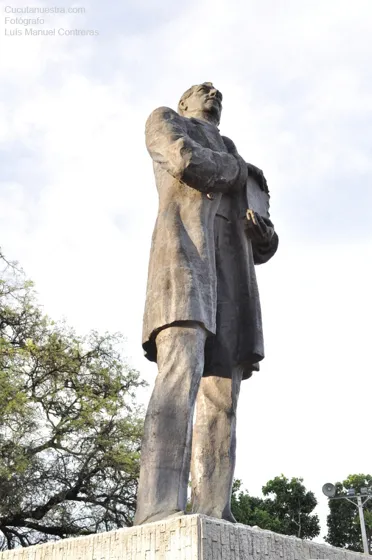 Escultura del general Francisco de Paula Santander en Villa del Rosario
