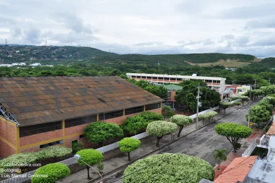 Colegio Calasanz. Avenida 1E calles 19 y 21. Cúcuta