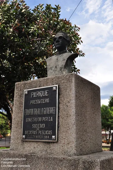 Monumento en el parque de la Redoma de San Rafael.