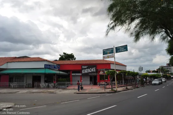 Negocios en la Avenida Libertadores. Cúcuta