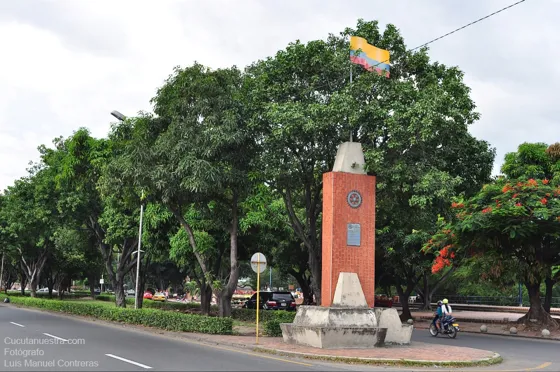 Monumento del Club Rotary International. Avenida Libertadores con calle 17. Cúcuta