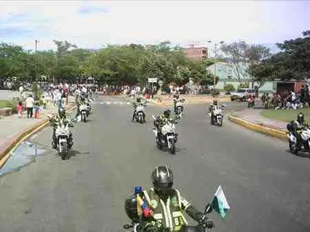 Motociclistas de la Policía abriendo el desfile