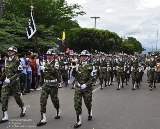 Policía Militar marchando en formación
