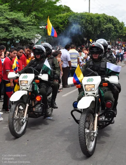 Motociclistas de la Policía en el desfile