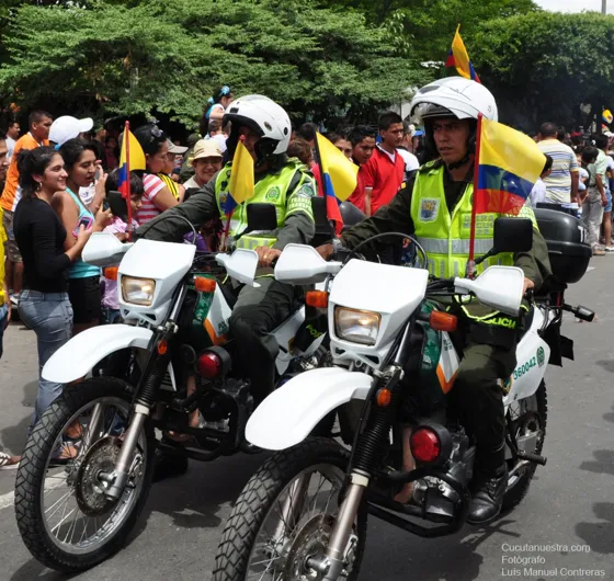 Policías de tránsito en motocicleta