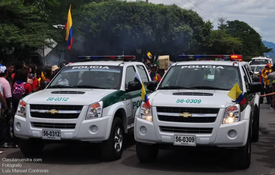 Camionetas de la Policía Nacional en el desfile