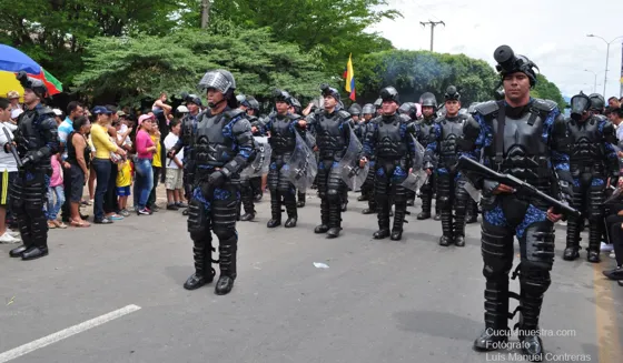 Grupo antimotines en el desfile