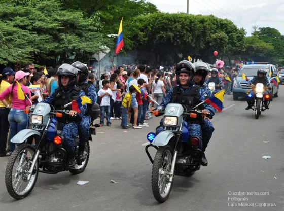 Motociclistas del cuerpo de custodia