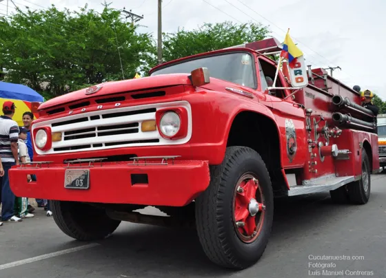 Máquina clásica de bomberos