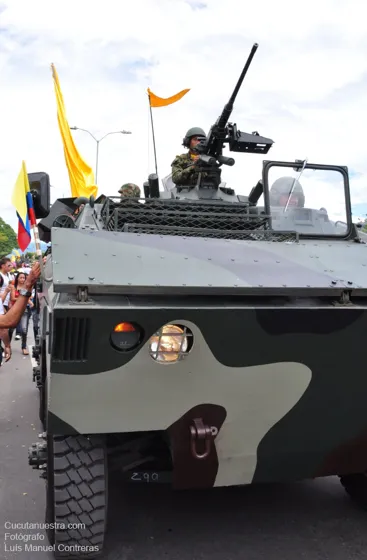 Tanqueta del Ejército en el desfile