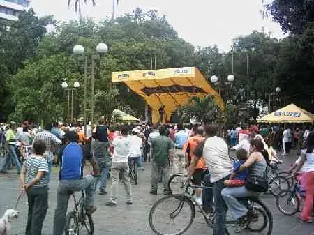 Parque Santander. Disfrutando espectáculos organizados por la alcaldía, este día sin carro.