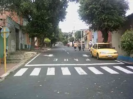 Calle 17 con avenida 4a y 5a.