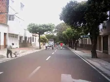 Avenida 4a, vista desde la calle 17 hacia la 16.