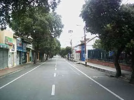 Calle 13. Vista desde la avenida 5a hacia la avenida 4a