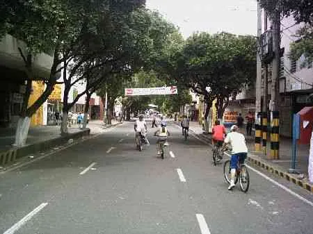 Calle 10. Vista desde la avenida 2a hacia la avenida 3a.