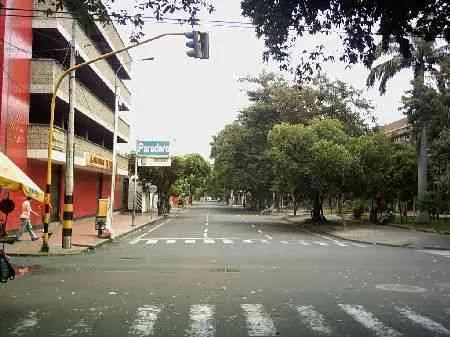 Avenida 4a. Vista desde la calle 9a hacia la calle 8a.