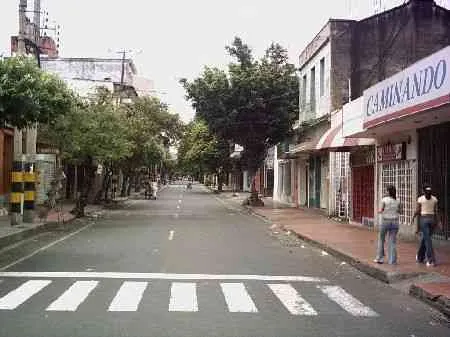 Avenida 3a. Vista desde la calle 9a hacia la calle 10.