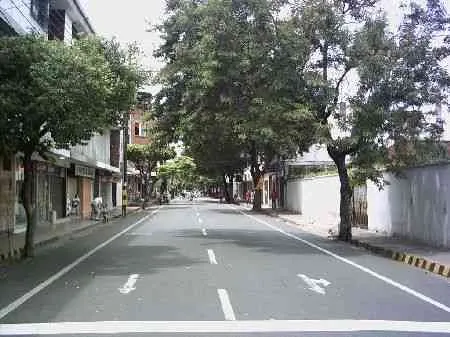 Avenida 3a. Vista desde la calle 10 hacia la calle 11.