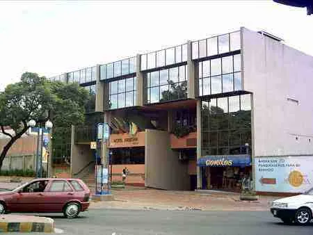 Hotel Arizona Uno de los mas importantes de la ciudad. Avenida Cero entre La Diagonal Santander y la calle 8a.