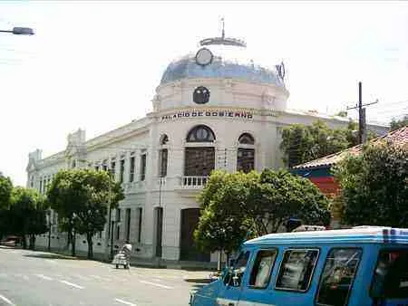 Palacio de la Gobernación. Avenida 5a con calle 14 y 13.
