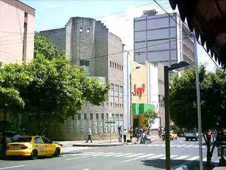 Almacén Ley del centro Avenida 5a con calle 12.