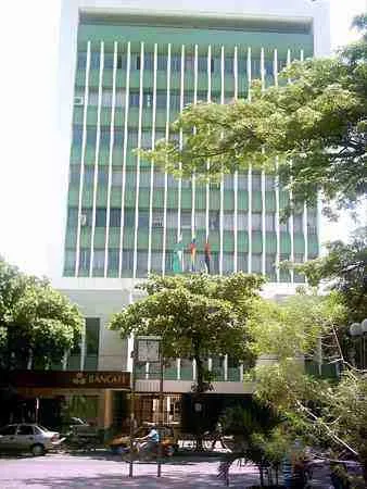 Edificio Agrobancario Calle 10 frente al Parque Santander.