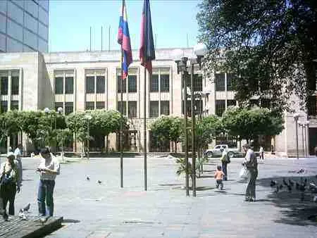 Palacio Municipal. Sede de la alcaldía. Calle 11 frente al Parque Santander.
