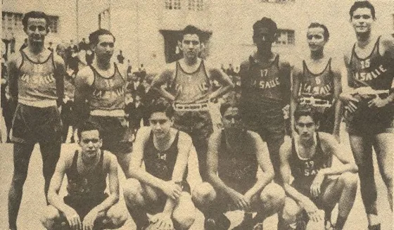 Equipo La Salle 1948. En Pamplona en un juego contra el Provincial. De pié de izquierda a derecha: Álvaro Gil, Eloy Romero, Jaime Acevedo, Peñaloza, Enrique Yañez, Luís Corzo Ramírez. Agachados de izquierda a derecha: José León Labrador, Erasmo Hernández, Jorge Rivera y Tulio Dávila