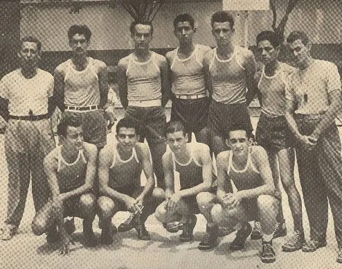 Equipo de La Salle 1951. De pié de izquierda a derecha: árbitro Alfonso Sandoval Burgos, Turilo Dávila, Luís Hernández, Gustavo Rodriguez Duarte, Antonio Soler, Peñaloza y árbitro Abdenago Moros. Agachados de izquierda a derecha: Álvaro Gil, Jaime Acevedo, Alfredo Garbiras y Helí Luna