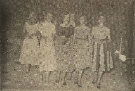 Madrinas de los equipos participantes en el Suramericano Juvenil 1955. Izquierda a derecha: Consuelo Garbiras F.,Gladys Díaz R., Ligia Martínez Badillo, Amparo Canal y Marta Canal