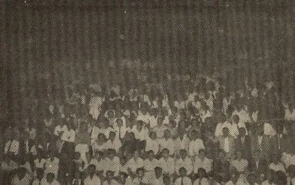Ha caído el telón. Termina la larga jornada del XVI Suramericano y I juvenil de Baloncesto; pero el publico sigue en la tribuna. Hay satisfacción porque todos saben que Cúcuta cumplió a cabalidad con el certamen; pero también hay tristezas por la despedida de los deportistas suramericanos; muchos de los cuales no volverán a encontrarse ni a verse; y hay nostalgia porque se cierra una página inolvidable para el baloncesto Nortesantandereano. Cúcuta, Agosto 1955