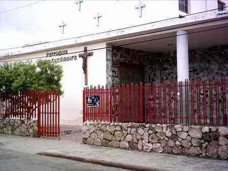 Entrada a la iglesia María Auxiliadora. Barrio Popular contigua al Colegio Técnico Salesiano.