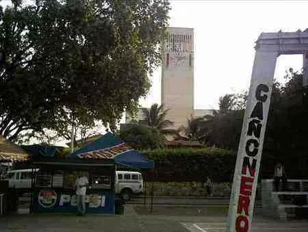 Torre de la Iglesia María Auxiliadora del barrio Popular.