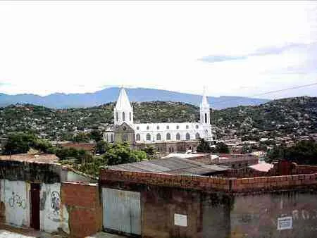 Iglesia de la Virgen del Perpetuo Socorro del barrio el Contento. Calle 15 con avenida 15.