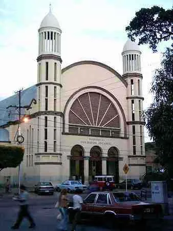 Iglesia San Rafael Avenida 1a con calle 25. Barrio San Rafael.