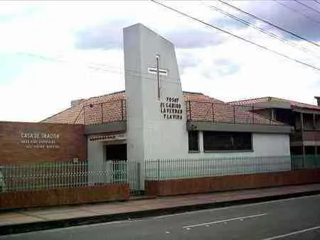 Iglesia de la congregación de Hermanas Pías. Avenida 3a con calle 15.