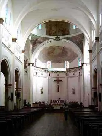 Interior de la Iglesia San Antonio. Calle 9a frente al Parque Mercedes Abrego.