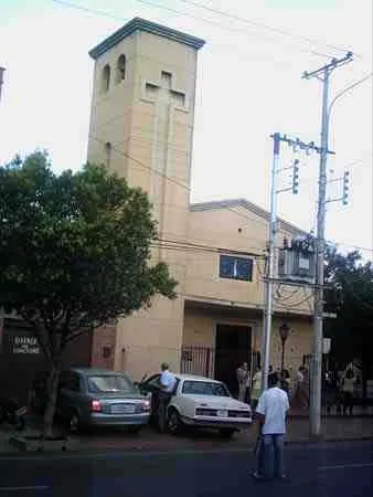 Iglesia la Milagrosa. Avenida 1a con calle 15. Barrio La Playa.