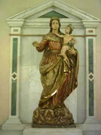 La única Virgen que se salvo de la destrucción del terremoto de 1875 de Cúcuta. Catedral San José. Avenida 5a frente al Parque Santander.