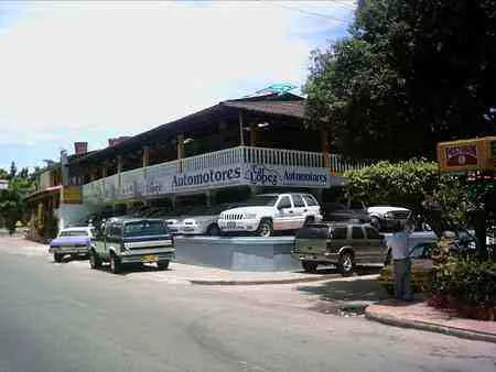 Concesionario de automóviles en la Avenida Libertadores