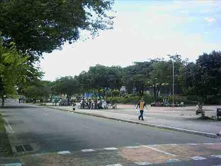 Avenida Libertadores con el Malecón al fondo