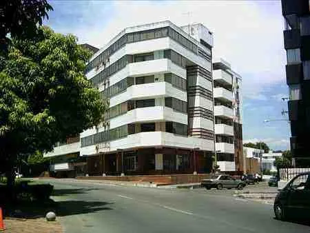 Edificio de apartamentos en la Avenida Libertadores