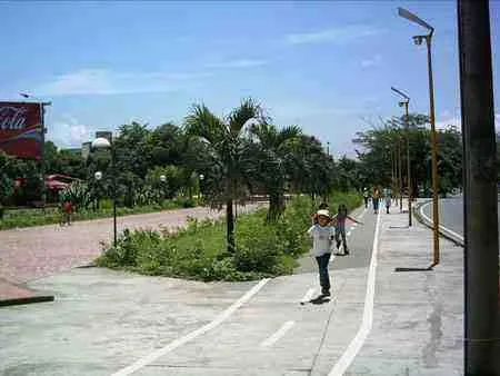 Ciclovía y sendero peatonal del Malecón