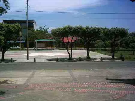 Plazoleta y árboles del Malecón