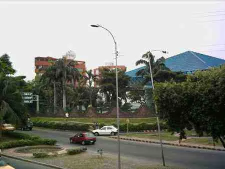 Glorieta y edificios vistos desde lo alto