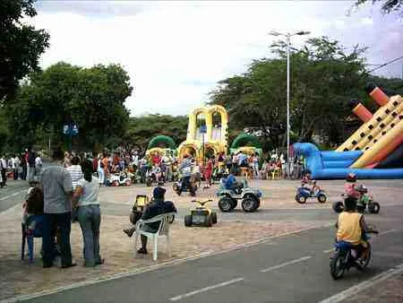Juegos infantiles y cuatrimotos para niños