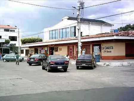 La Canasta. Auto-mercado en el Barrio La Ceiba.